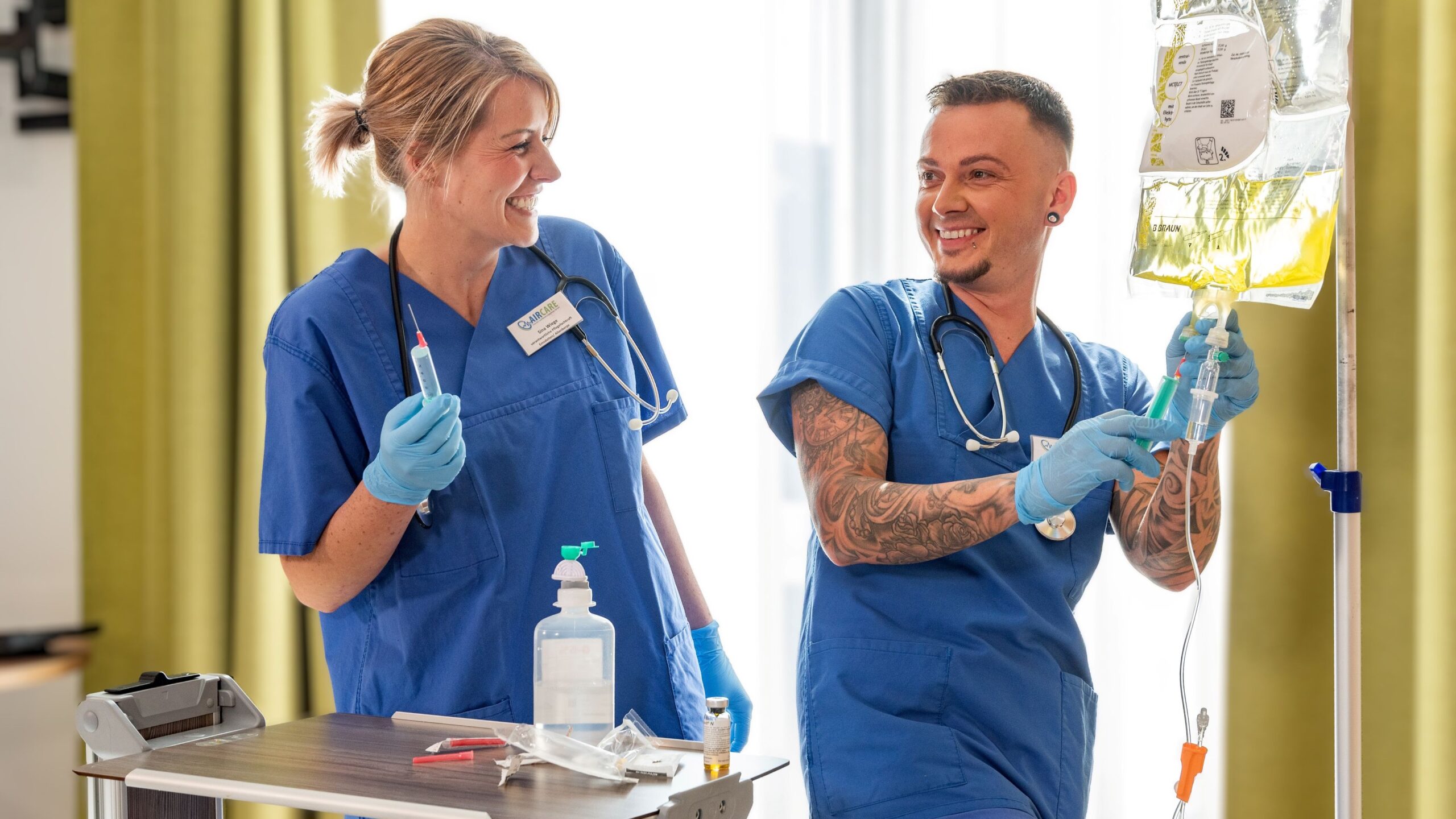 Pflegepersonal bei der Arbeit - Intensivpflege Aircare